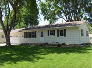 206 Woodland Dr, Owatonna, MN 55060