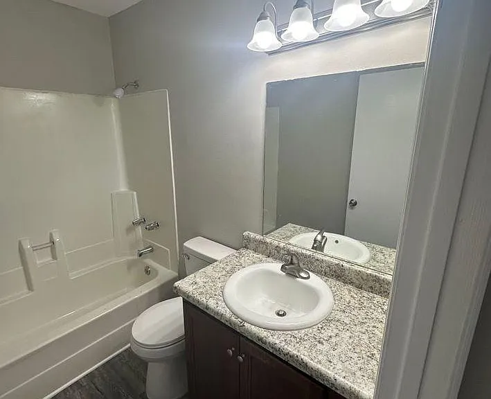 The Brownstone Apartments — Photo 6
