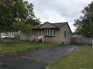 19 Check Point Ln, West Haven, CT 06516