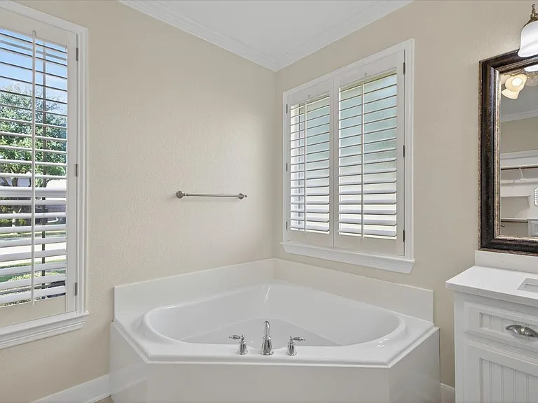 14668 Blakehill Dr — Photo 9