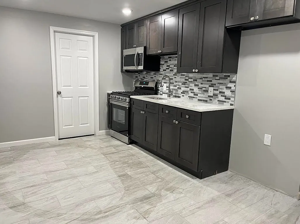 4 bed, $2,000 — Photo 4