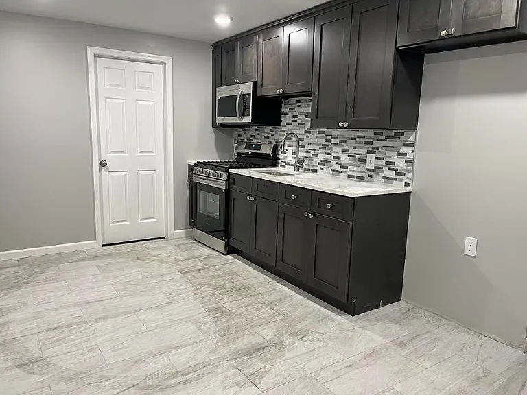 215 Church St #1A — Photo 4