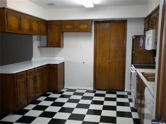 3rd image of 405 Green Acres Dr