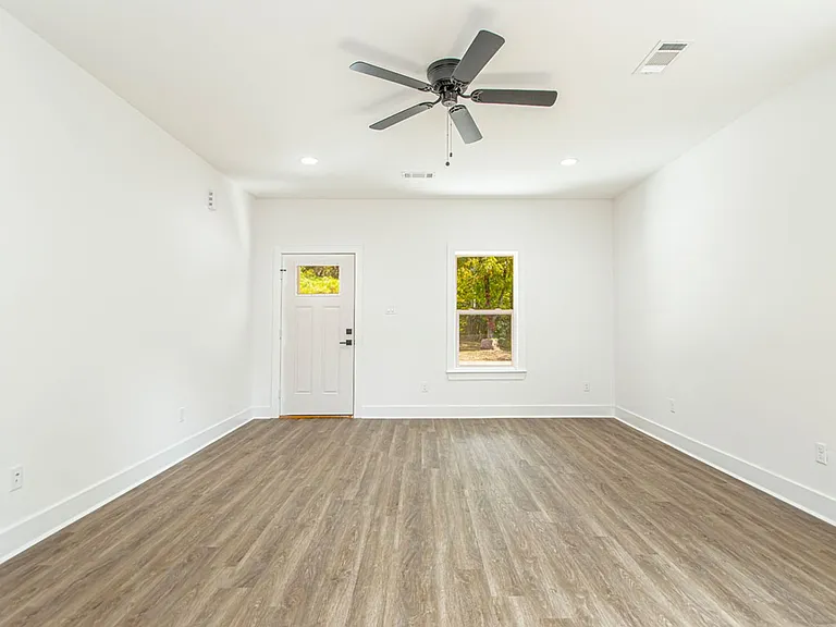 324 S Schiller St — Photo 13