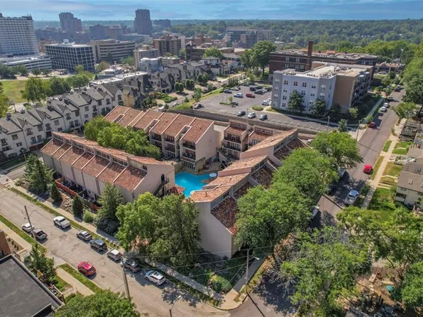 1111 W 46th St APT 47, Kansas City, MO 64112