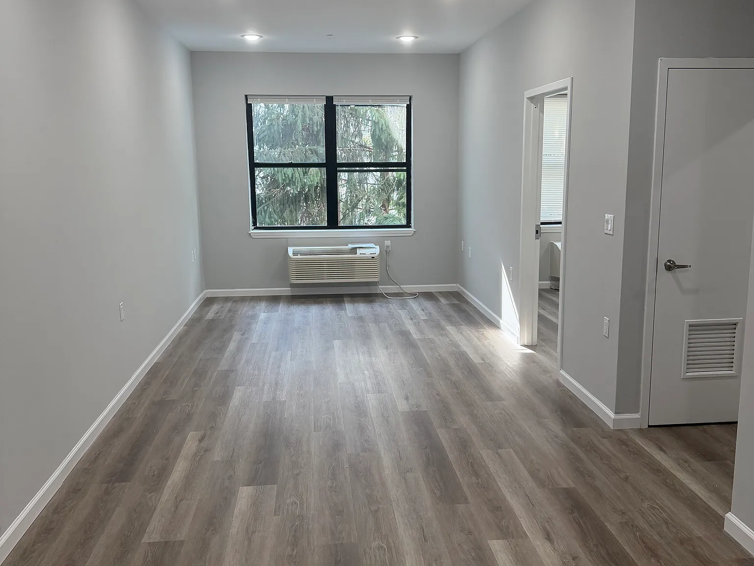 1 bed, $2,045 — Photo 3