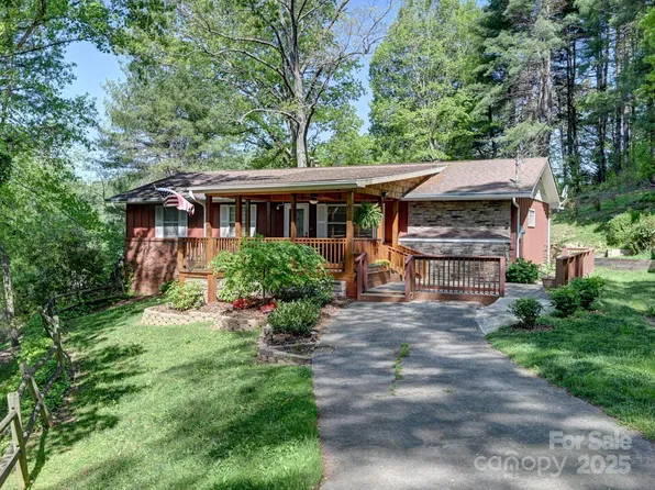 6 Westridge Ct, Asheville, NC 28806