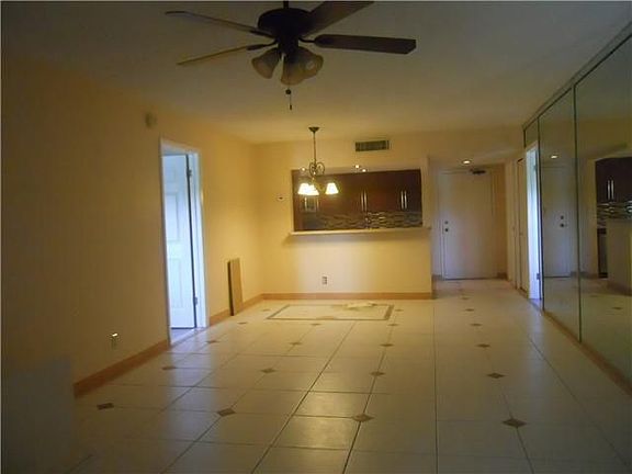 4th image of 240 Lakeview Dr APT 202