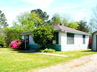 1011 Jones Rd, Highlands, TX 77562