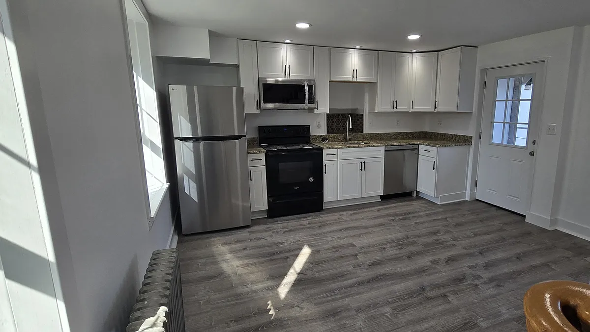 Building Photo - 1304 Wilson Ave #B