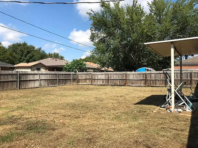 3 bed, 1395 sqft, $1,900 — Photo 4
