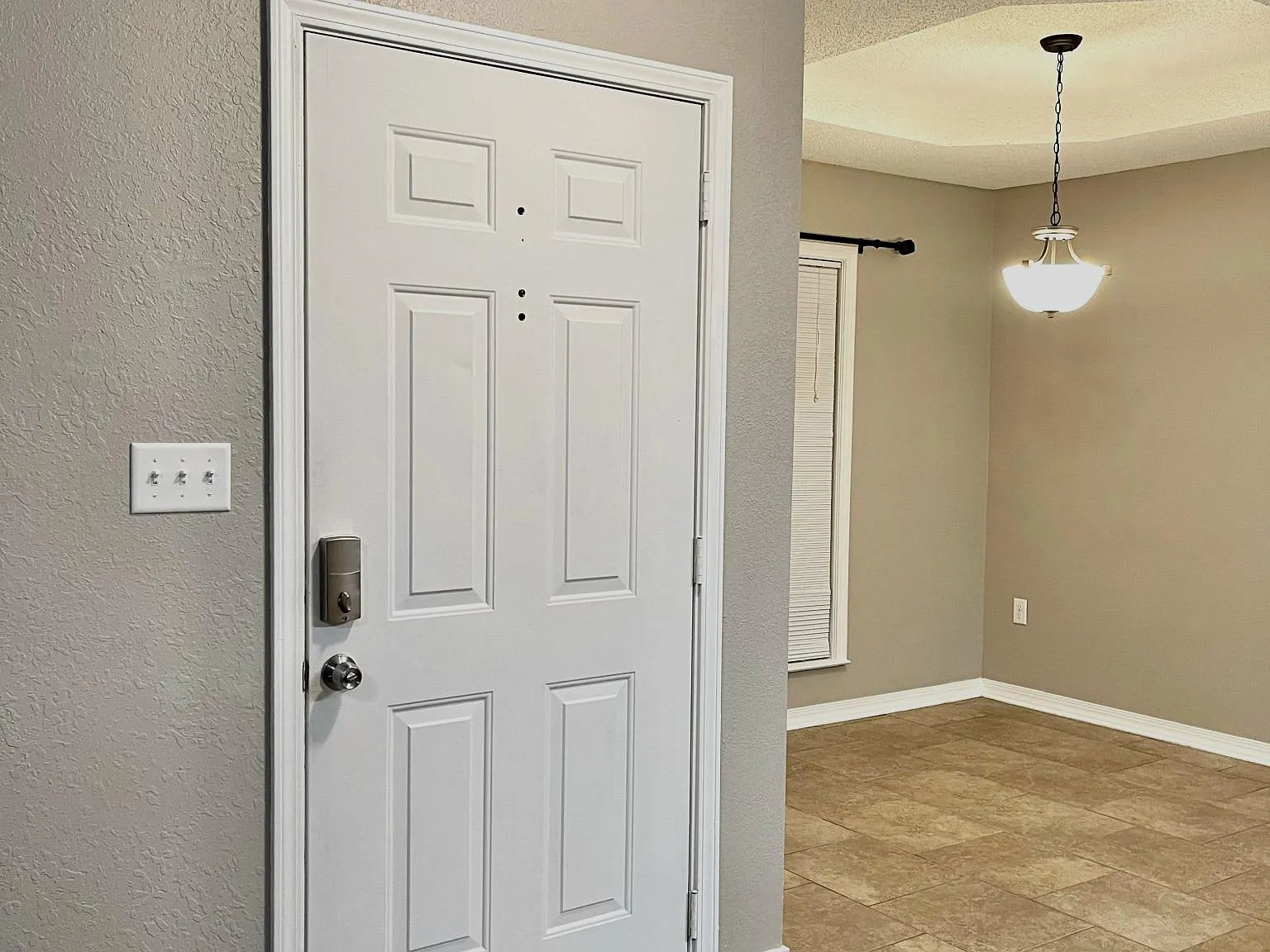 3 bed, 1400 sqft, $1,800 — Photo 3