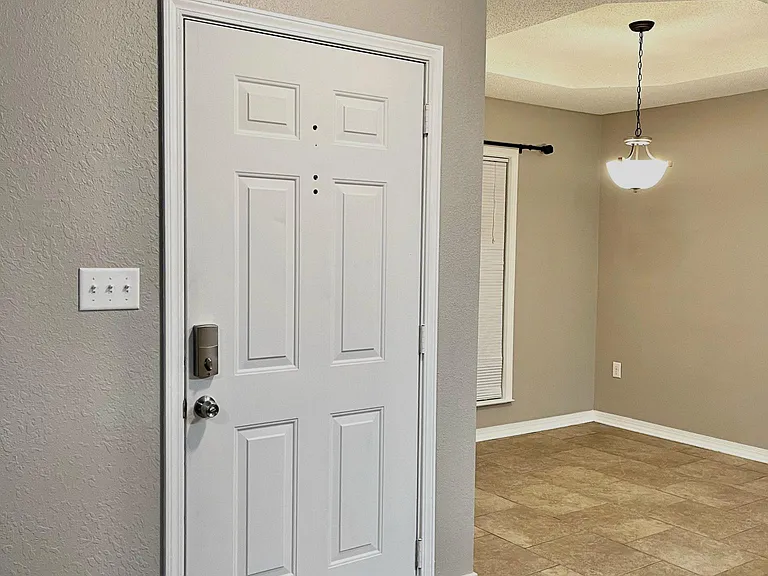 1054 Northview Dr — Photo 4