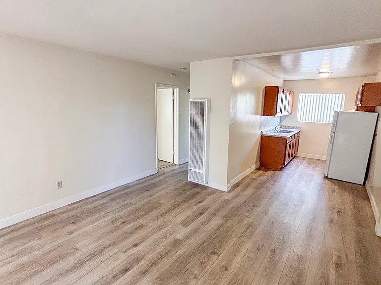 4390 Rosebud Ln #B — Photo 4