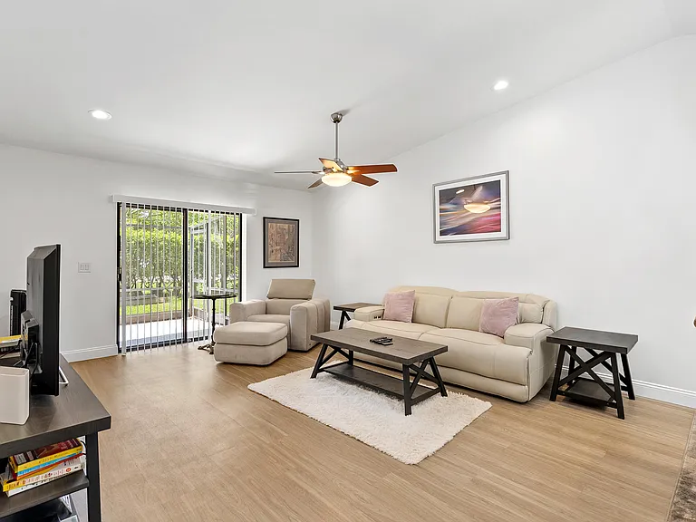 6721 Bridlewood Ct — Photo 8