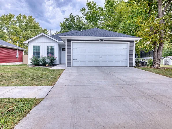 218 E Hannum Street, Carterville, MO 64835