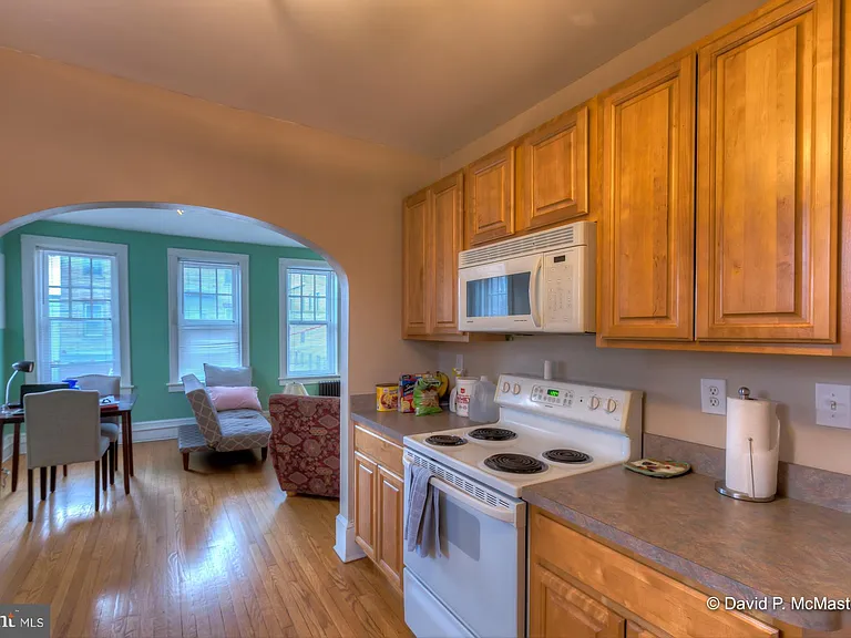 216 W King St — Photo 3