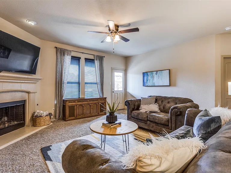 4701 Green River Dr — Photo 8