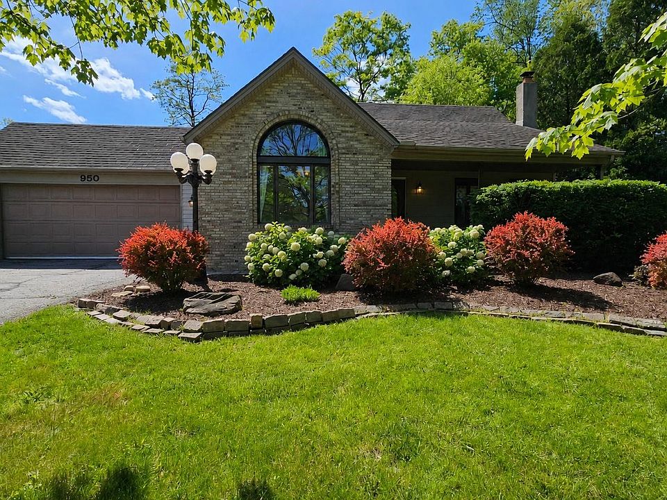 1st image of 950 Fuller Ln