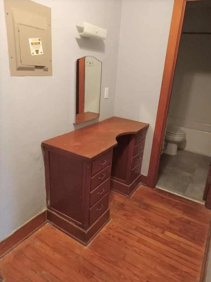 Unit Photo - 1 Latham Pl #6
