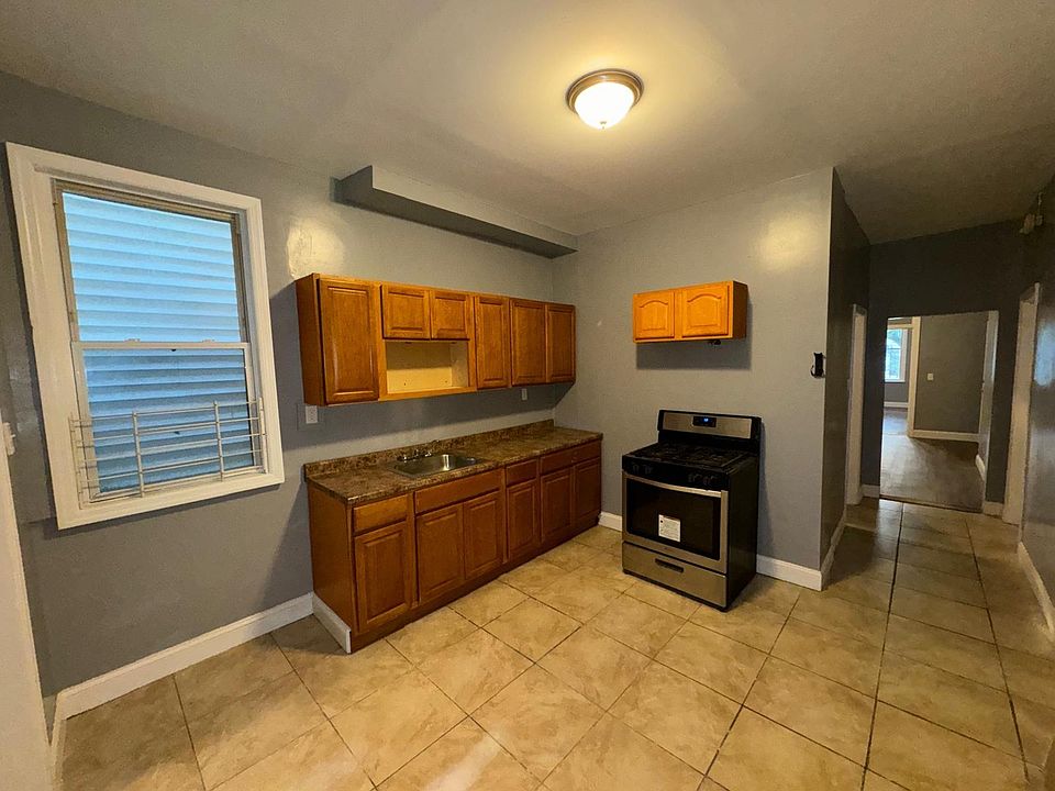 1st image of 216 S 10th St #1