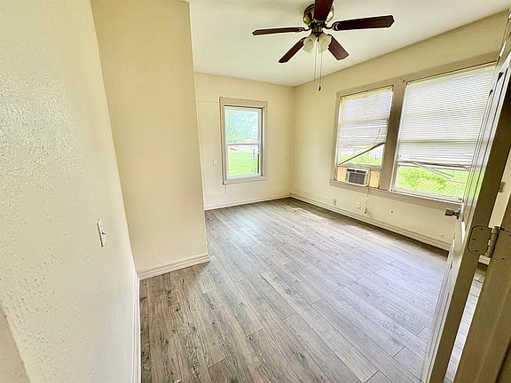 4th image of 503-505 North Dr