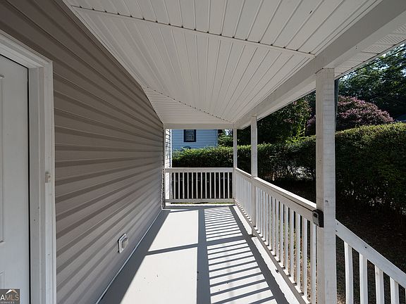 3rd image of 1370 W Hancock Ave