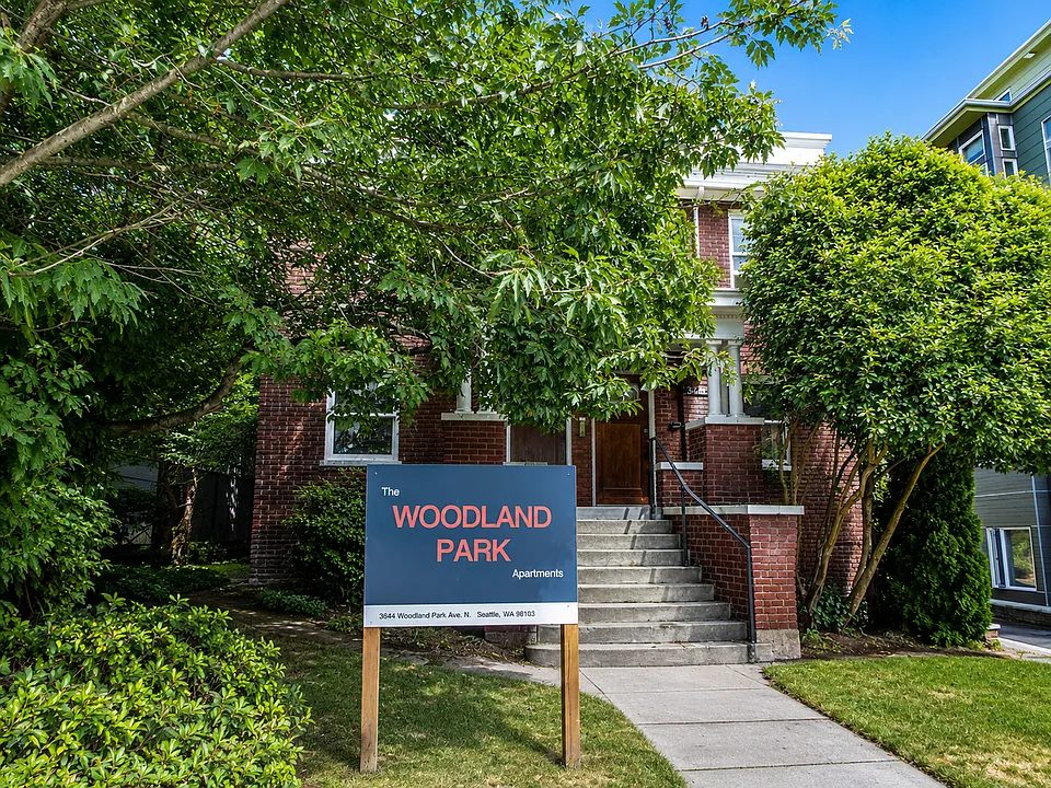 3644 Woodland Park Apartments are located in Wallingford