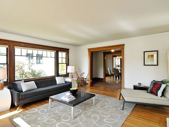 3rd image of 461 Urbano Dr