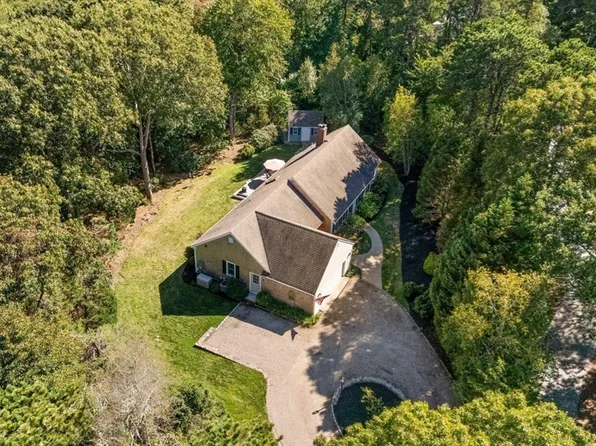 41 Coventry Ln, Barnstable, MA 02630