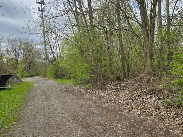 9885 Cedar Island Rd, White Lake, MI 48386