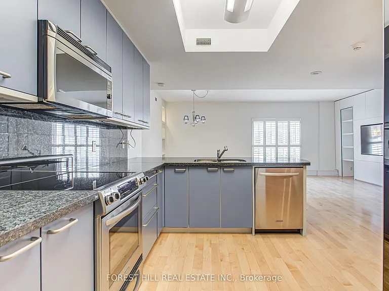 38 Avenue Rd #201 — Photo 20