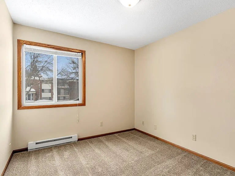 Karolyn Apartments — Photo 15