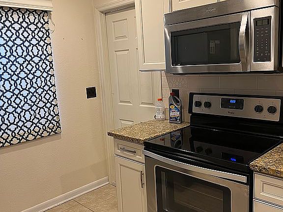 4th image of 3805 NE 19th Street Cir