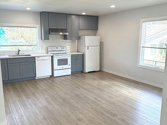 4th image of 2401 NE 27th St #2403