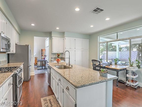 5th image of 1031 Crescent Moon Dr