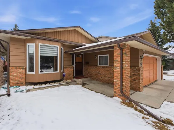 28 W Woodstock Way SW, Calgary, AB T2W 5X3