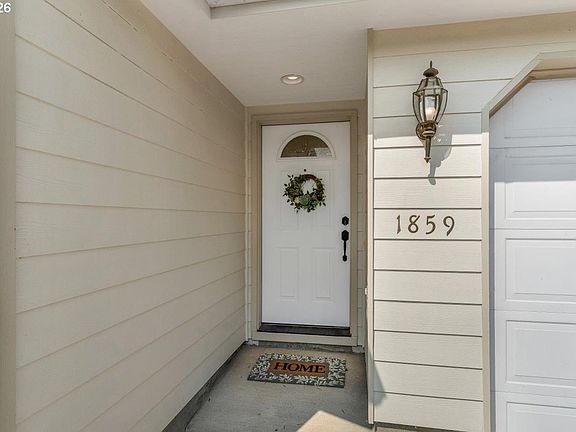 4th image of 1859 Plateau St NE