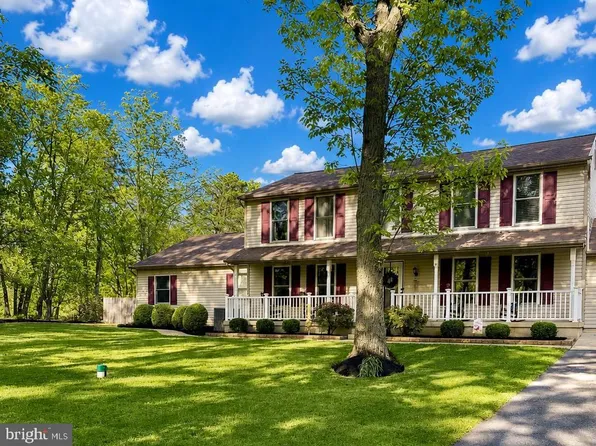 18 Country Club Ln, Marlton, NJ 08053