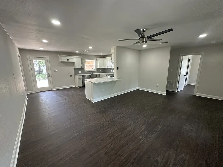 614 Benson St — Photo 3