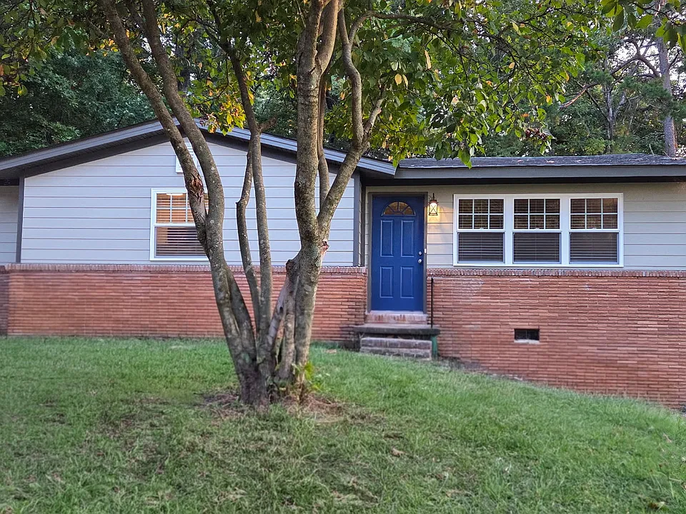 2825 Ridgemont Dr