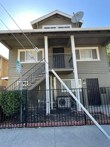 2402 24th St #2 Photo 1