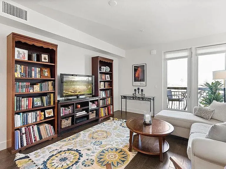 657 Walnut St #411 — Photo 10