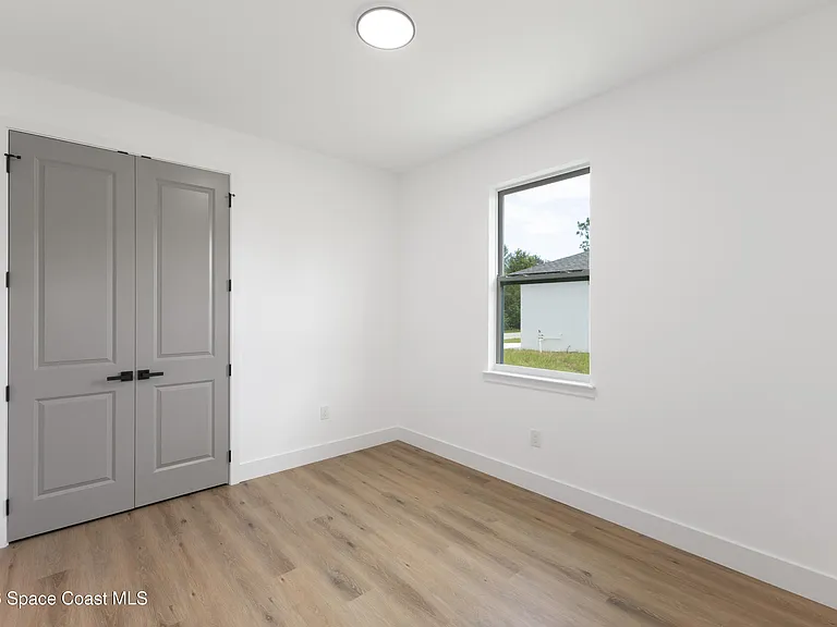 1133 Hanover Ave SW — Photo 6