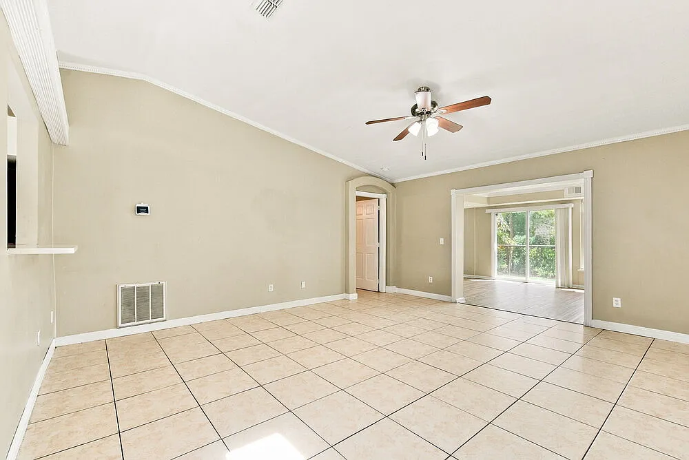 3 bed, 2.0 bath, 1775 sqft, $2,240 — Photo 4