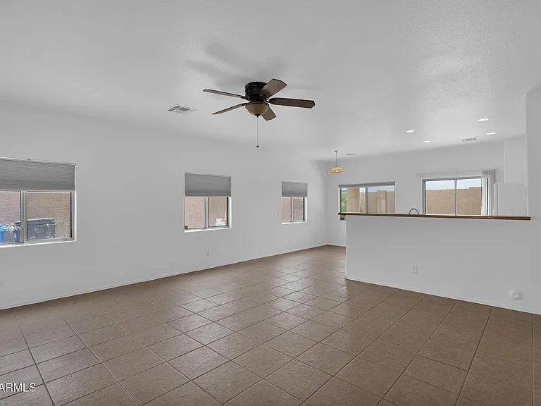 5820 S 26th Pl — Photo 4
