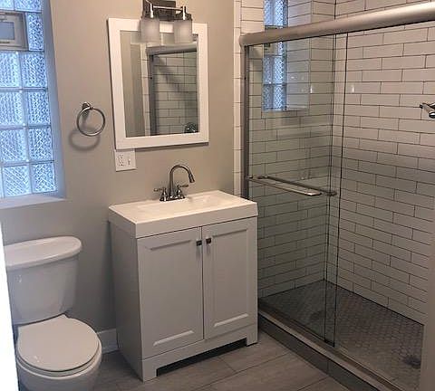 3rd image of 846 N California Ave APT 2R
