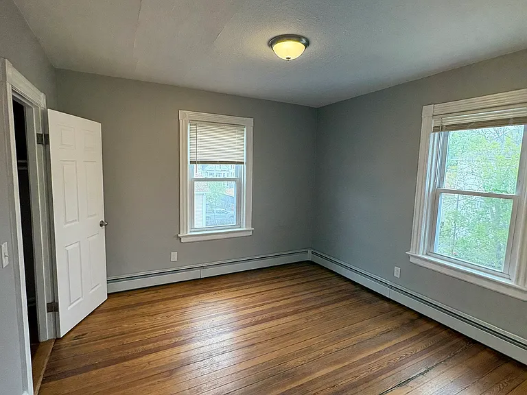 82 Clarence St #3 — Photo 17