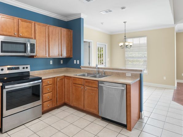 4441 Burbank Dr APT 604