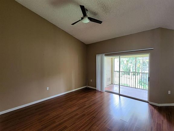 3rd image of 20205 Glenmoor Dr